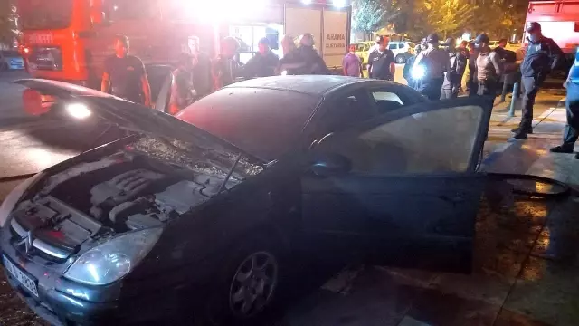 Park halinde araç yandı