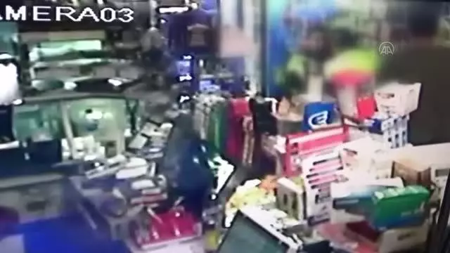 Polise bıçak çeken şüpheli bacağından vurularak etkisiz hale getirildi