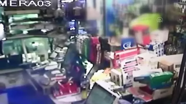 Polise bıçak çeken şüpheli bacağından vurularak etkisiz hale getirildi