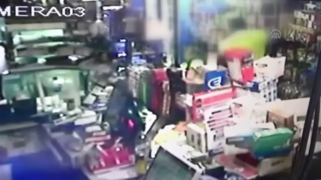 Polise bıçak çeken şüpheli bacağından vurularak etkisiz hale getirildi