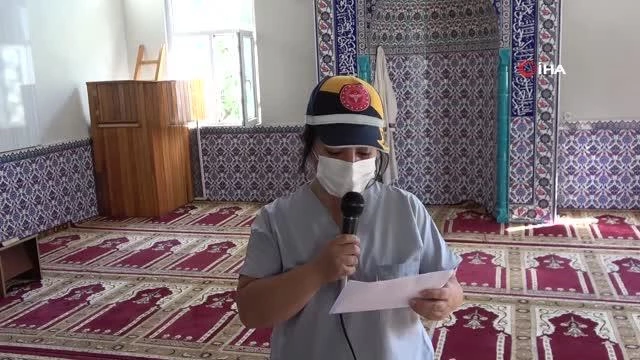 Sıhhat işçisi mescide girerek hoparlörden aşı anonsu yaptı