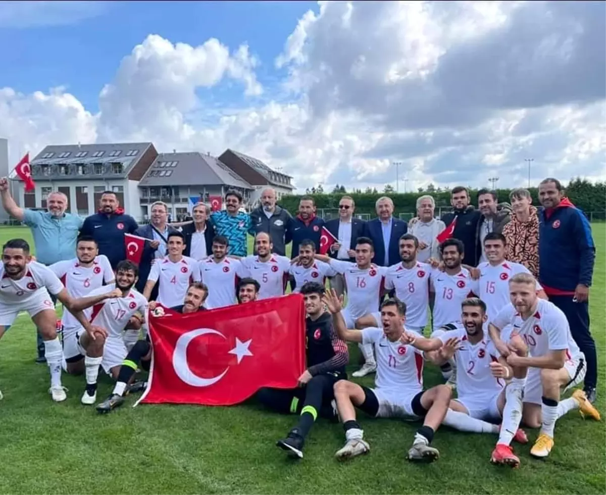 Sn. Egemen Bağış'tan Milli Takımımıza tebrik / videolu