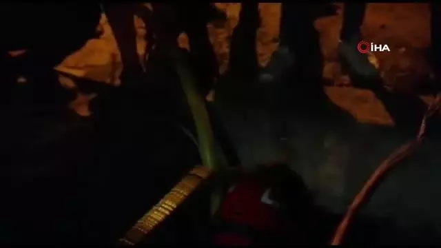 Su kanalına düşen yavru köpek kurtarıldı