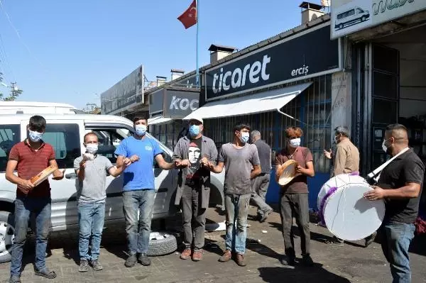 VAN'IN MAVİ KATEGORİYE GEÇİŞİNE 'DAVUL VE TEFLİ' KUTLAMA