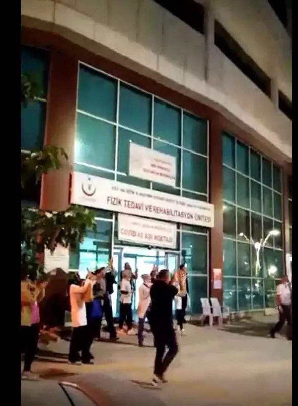 VAN'IN MAVİ KATEGORİYE GEÇİŞİNE 'DAVUL VE TEFLİ' KUTLAMA