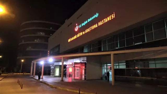 Yaslandıkları balkon duvarı yıkıldı, 6 metreden aşağıya düştüler