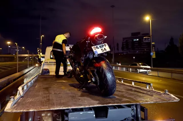 Zeytinburnu'nda kaza yapan motosikletteki 2 kişi öldü