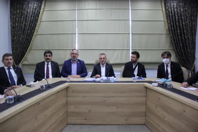 AK Parti Genel Başkan Yardımcısı Kandemir, Zara'da partililerle buluştu