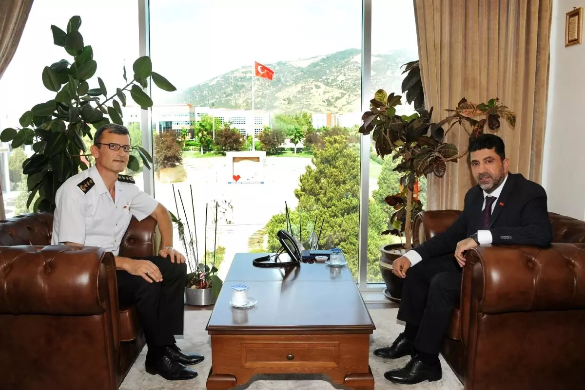 Son dakika: Aydın İl Jandarma Komutanı Engin, Rektör Aldemir ile görüştü