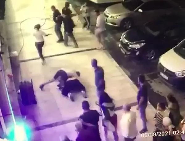 DİNLENME TESİSİNİN SAHİBİ İLE OĞLUNU DÖVDÜLER; O ANLAR KAMERADA