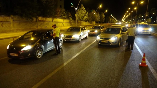 Diyarbakır'da alkollü ve ehliyetsiz sürücüler bir saate 16 bin 148 TL ceza yedi