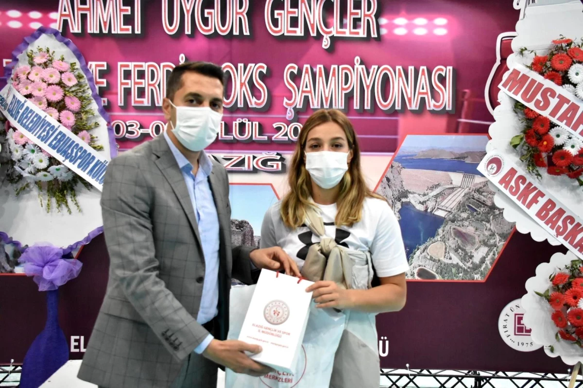 Elazığ Gençlik ve Spor İl Müdürü Eren, Buse Naz Çakıroğlu ile buluştu