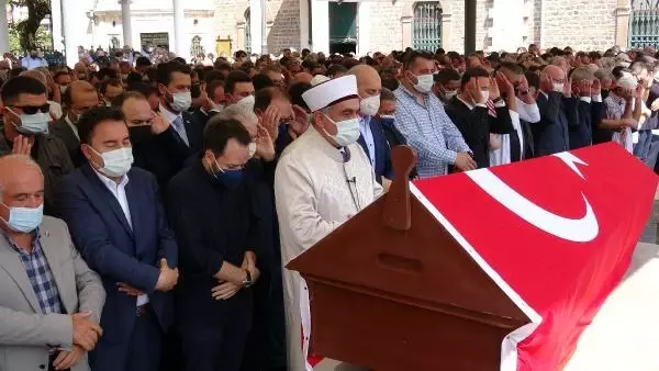 ESKİ BALIKESİR BELEDİYE BAŞKANI UĞUR, SON YOLCULUĞUNA UĞURLANDI