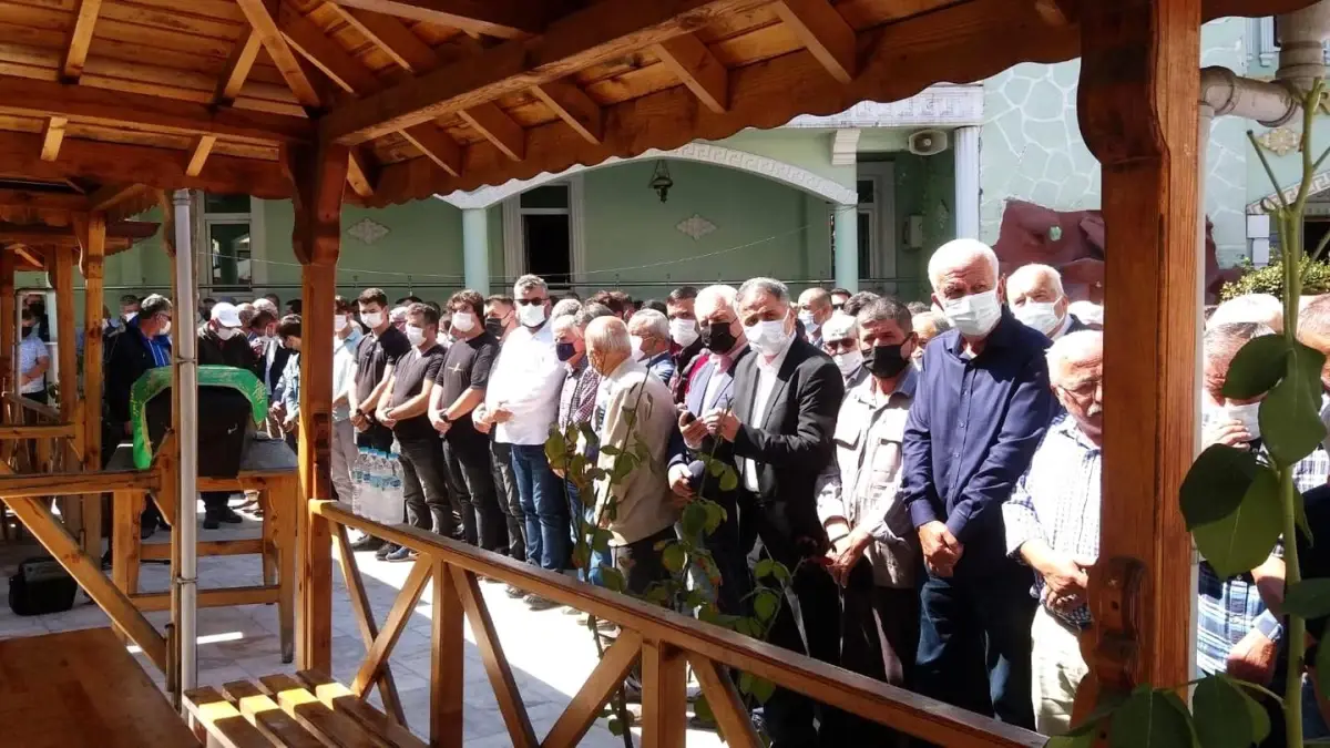 Eski belediye başkanı son yolculuğuna uğurlandı