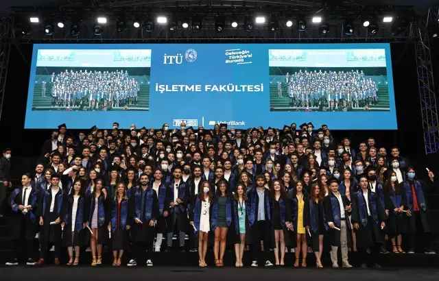 İTÜ öğrencileri mezuniyet sevinci yaşadı