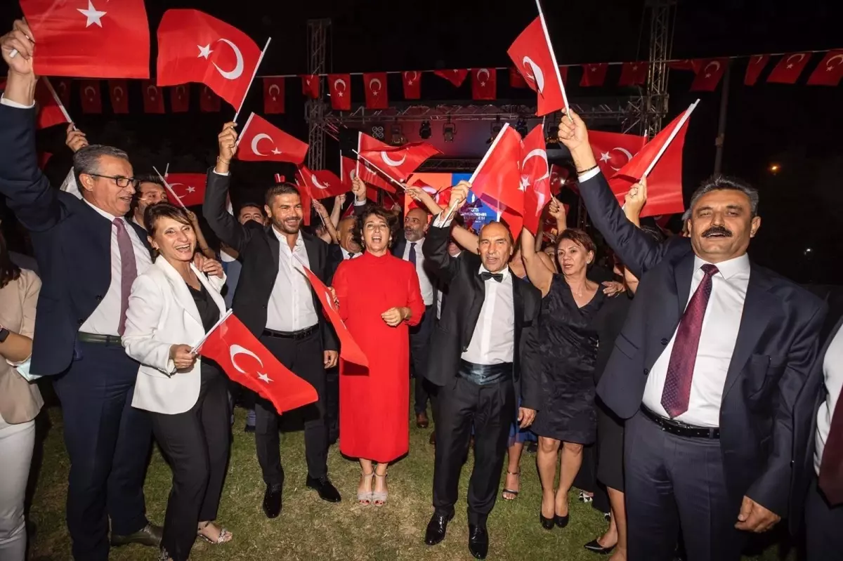 İzmir'de 9 Eylül resepsiyonu