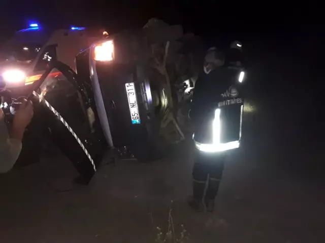 Kaçak mülteci taşıyan minibüs devrildi: 3'ü ağır, 9 yaralı