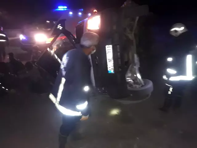 Kaçak mülteci taşıyan minibüs devrildi: 3'ü ağır, 9 yaralı