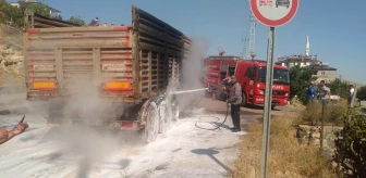 Kayseri'de seyir halindeki kamyon yandı