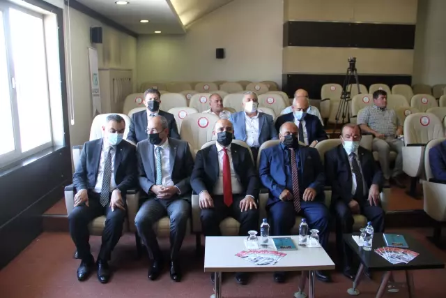 Kayseri Ticaret Borsası tarafından yılın Ahisi seçilen El'e kaftan giydirildi