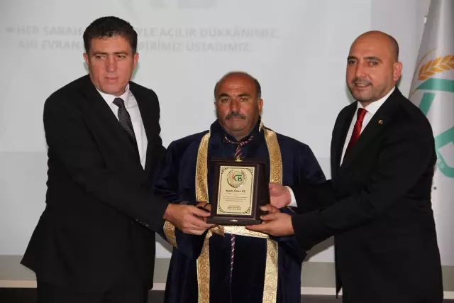 Kayseri Ticaret Borsası tarafından yılın Ahisi seçilen El'e kaftan giydirildi