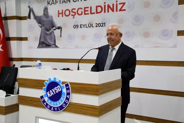 Kayseri Ticaret Borsası tarafından yılın Ahisi seçilen El'e kaftan giydirildi