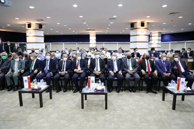 Kayseri Ticaret Borsası tarafından yılın Ahisi seçilen El'e kaftan giydirildi