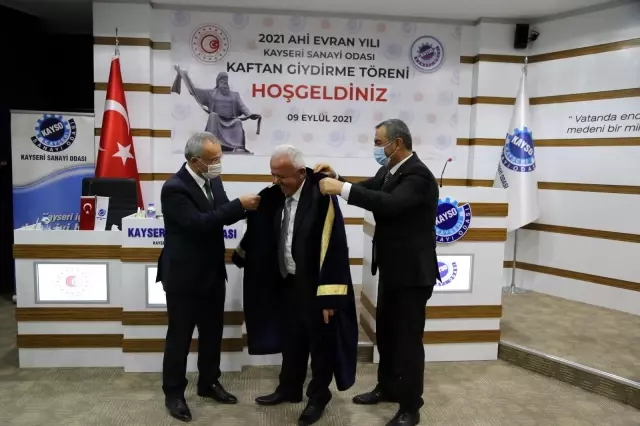 Kayseri Ticaret Borsası tarafından yılın Ahisi seçilen El'e kaftan giydirildi