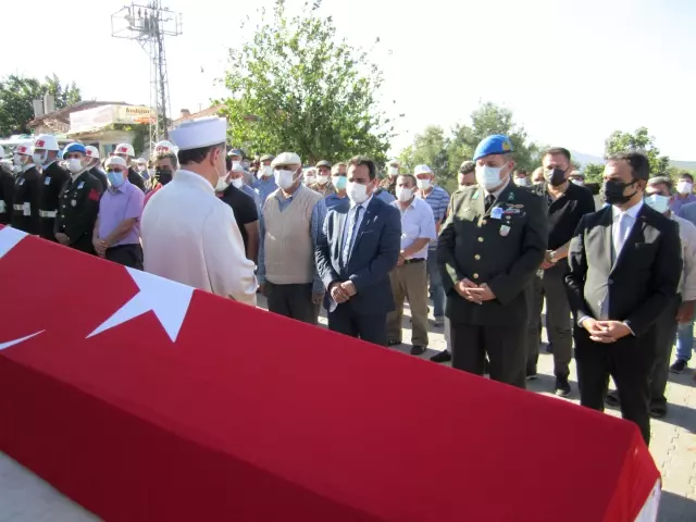 Kıbrıs gazisi Remzi Yeniay, son yolculuğuna uğurlandı