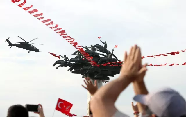 Son dakika haberleri: KKTC Cumhurbaşkanı Tatar ve Milli Savunma Bakanı Akar, İzmir Airshow u izledi