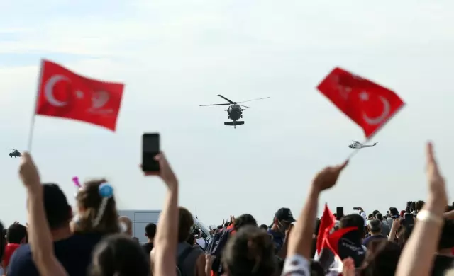 Son dakika haberleri: KKTC Cumhurbaşkanı Tatar ve Milli Savunma Bakanı Akar, İzmir Airshow u izledi