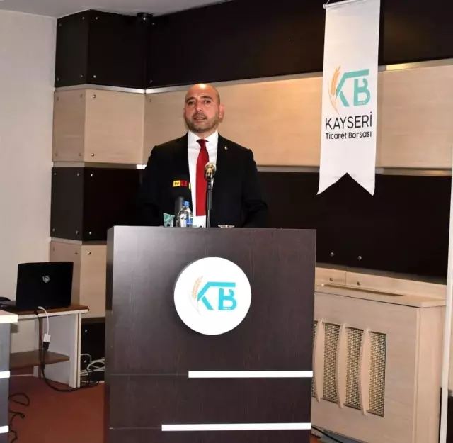 Kayseri Ticaret Borsası tarafından yılın Ahisi seçilen El'e kaftan giydirildi