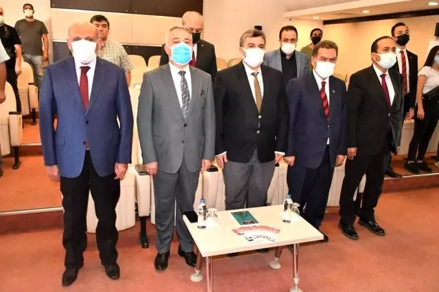 Kayseri Ticaret Borsası tarafından yılın Ahisi seçilen El'e kaftan giydirildi