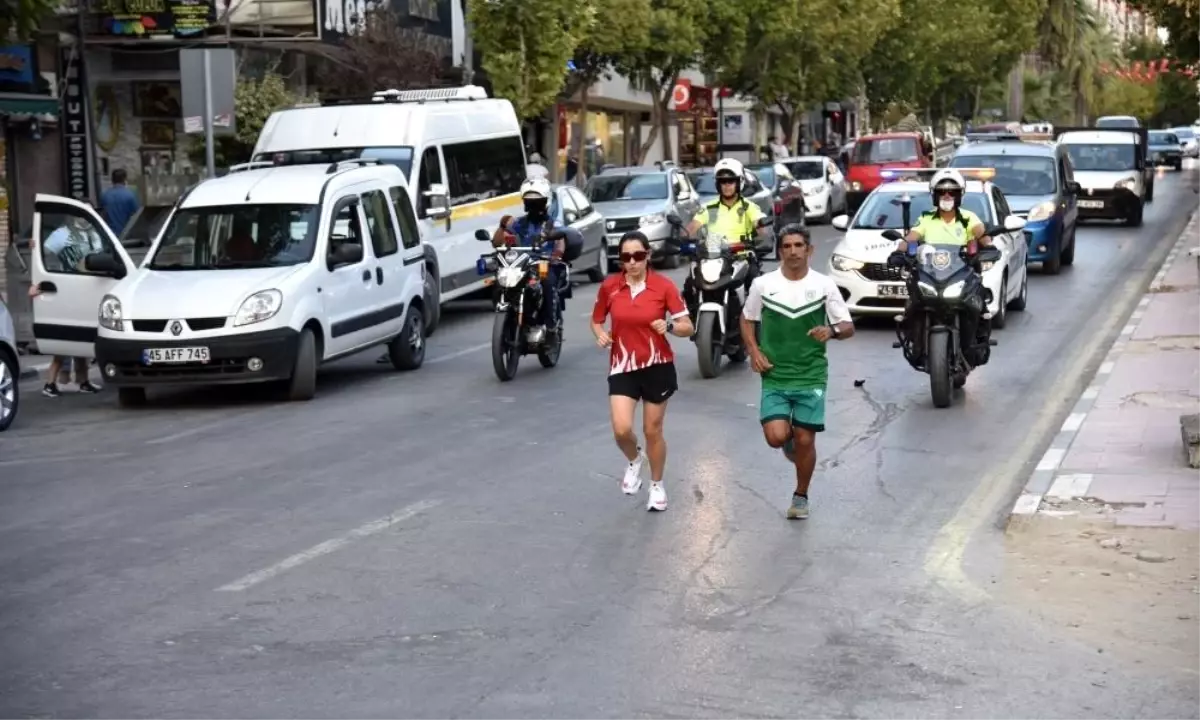Manisa'da Sembolik Kurtuluş Koşusu Gerçekleştirildi