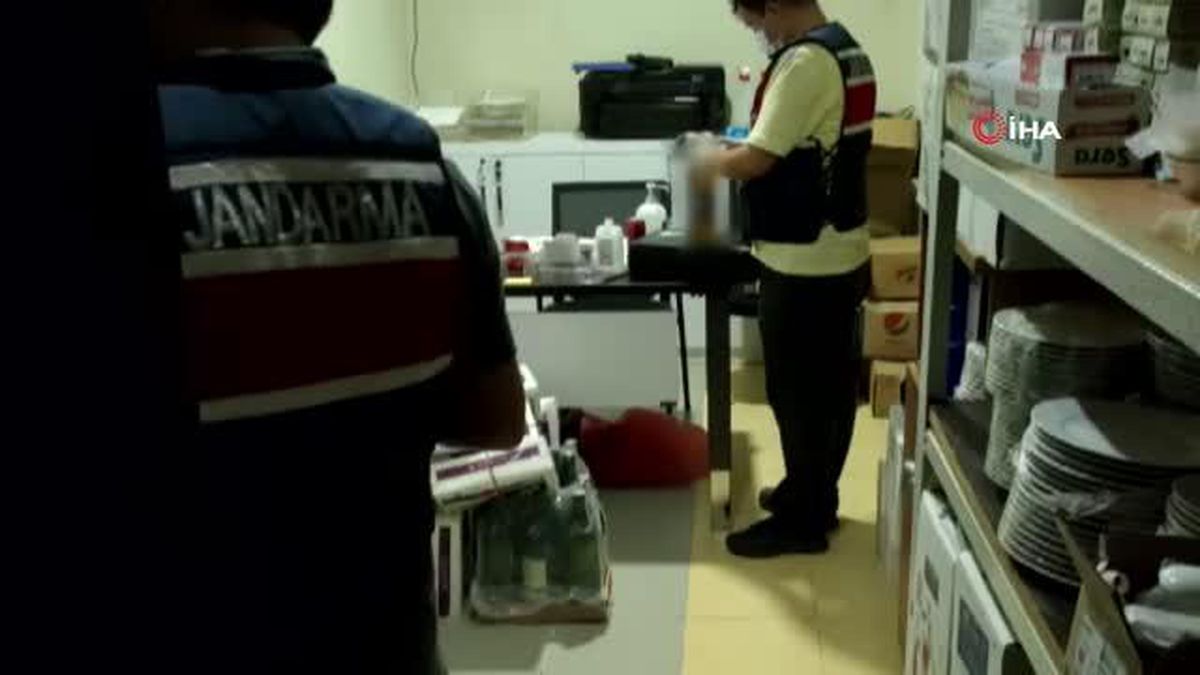 Otel deposunda bin 498 litre kaçak içki ele geçirildi