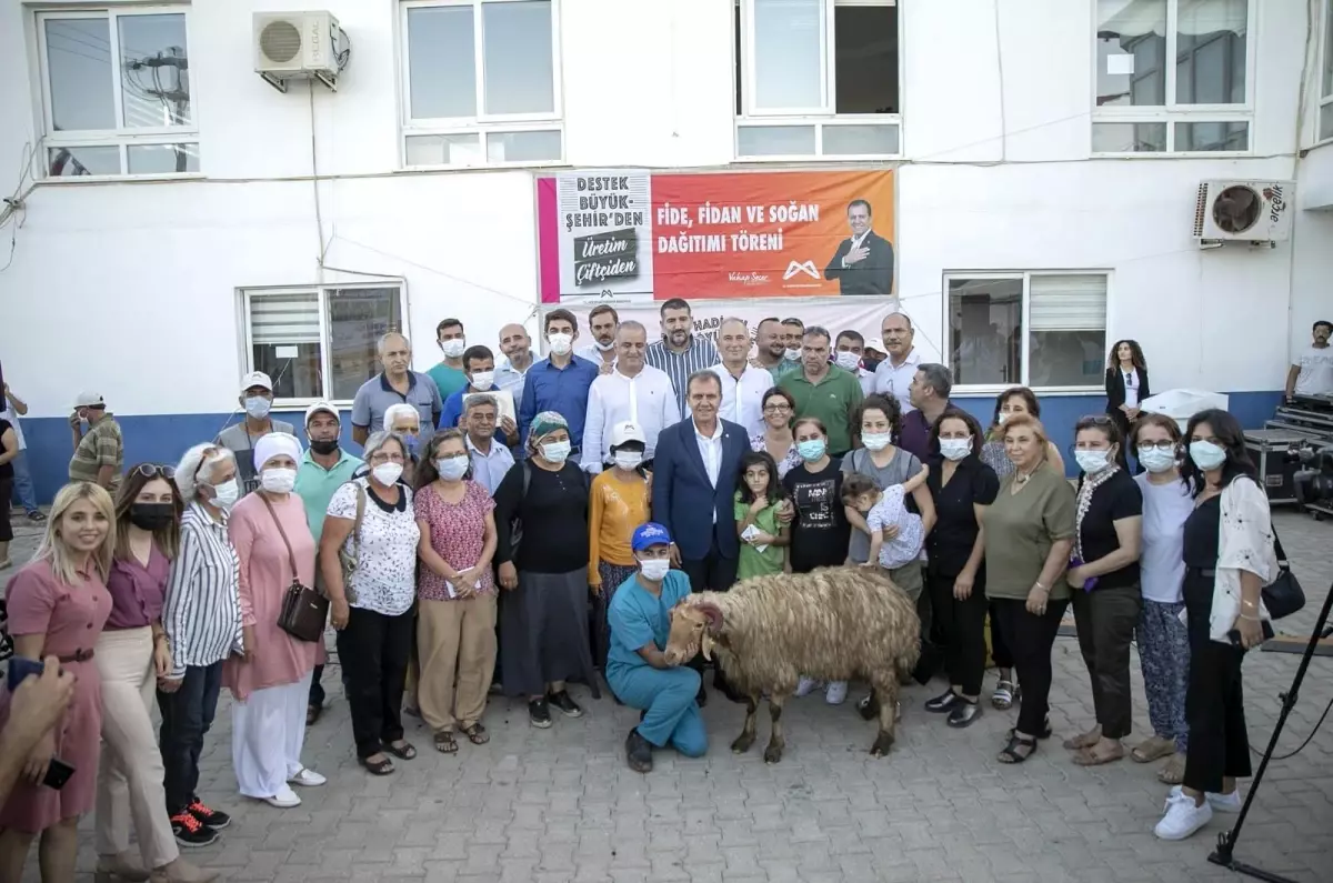Seçer, Anamur'da koyun, keçi ve avokado fidanı dağıtım törenine katıldı
