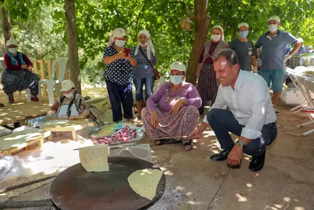 Seçer, Anamur'da koyun, keçi ve avokado fidanı dağıtım merasimine katıldı