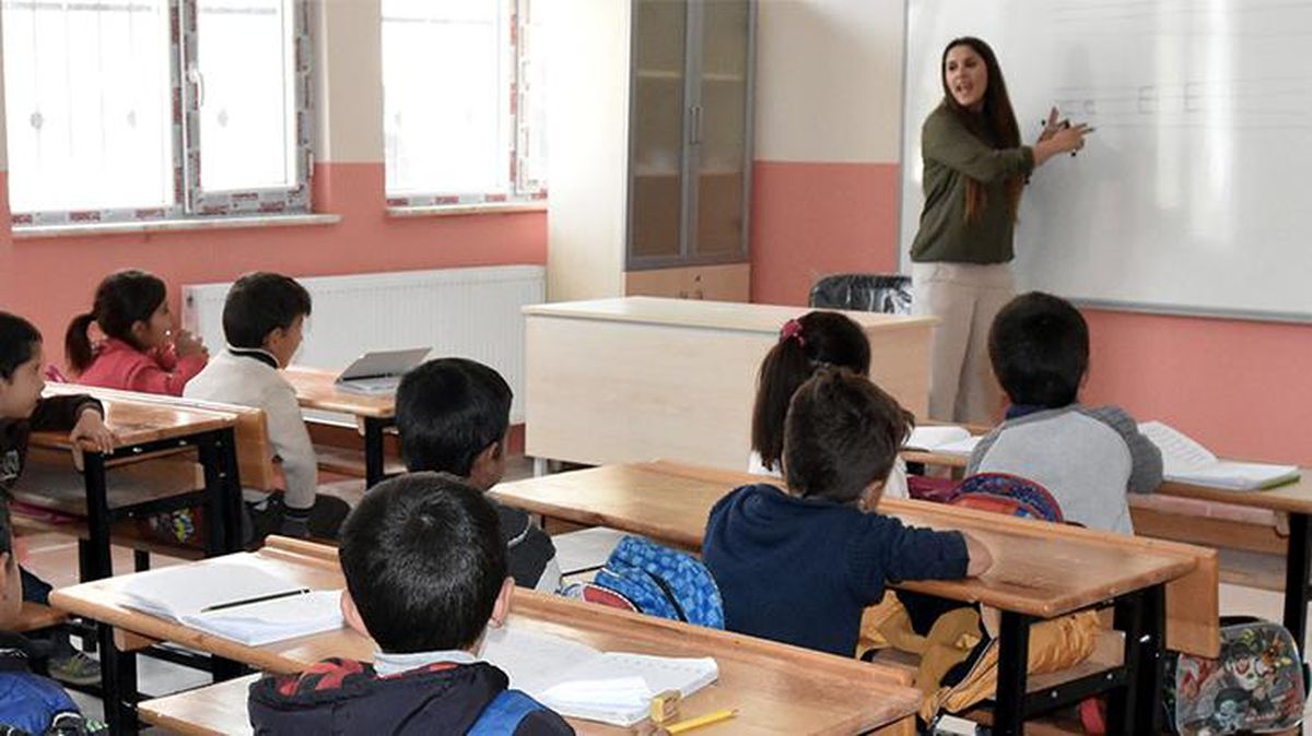 Son Dakika: 15 bin öğretmen atamasının başvuru ve sınav merkezi tercihleri 27 Eylül-8 Ekim arası yapılacak