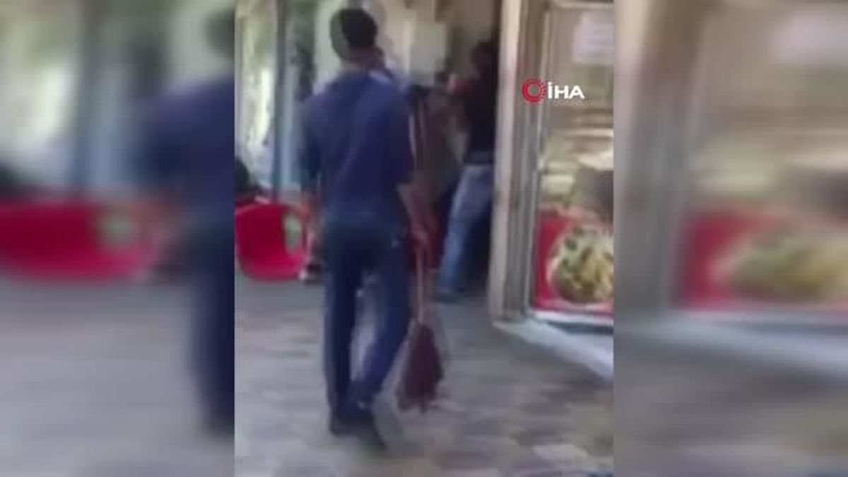 Son dakika haber... Tekme tokat müşteri kavgası kamerada