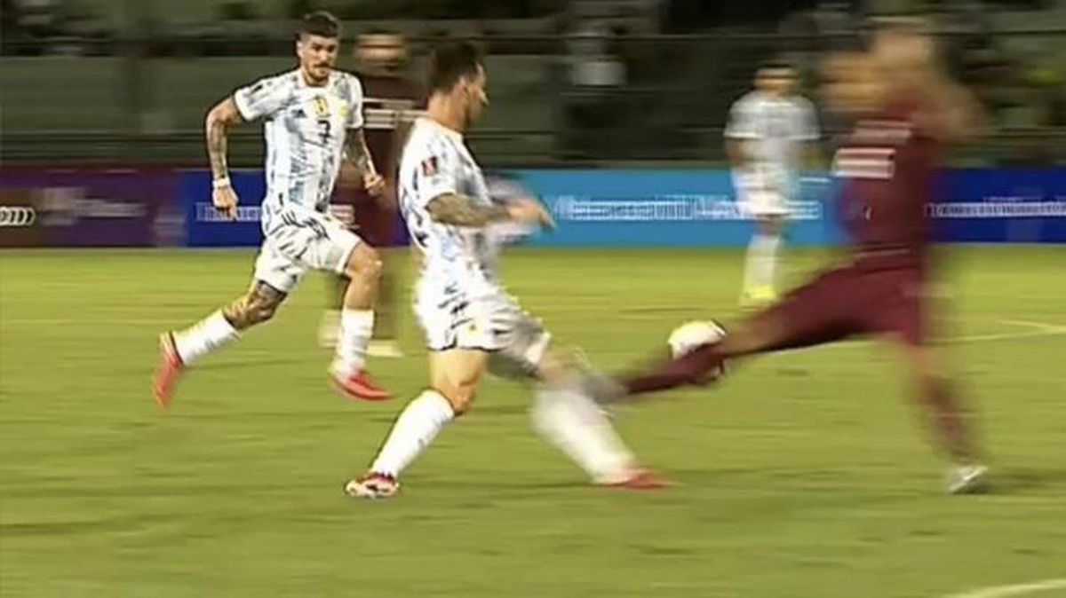Venezuela maçında insanlık dışı faule maruz kalan Messi o anı anlattı: Çok korktum