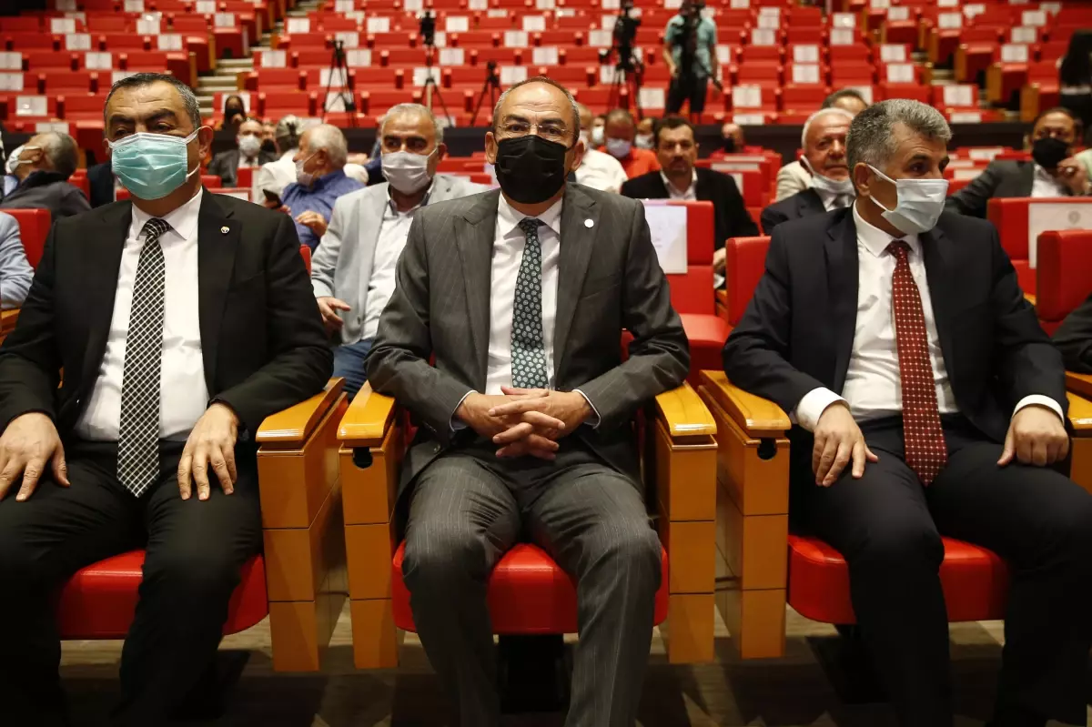 Yılın Ahisi seçilen Özhamurkar'a kaftan giydirildi