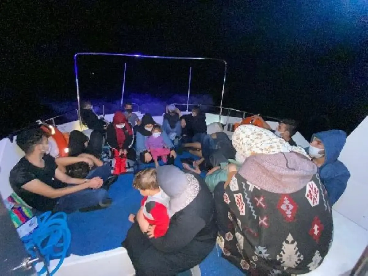 Yunanistan'ın geri ittiği 18 göçmen kurtarıldı