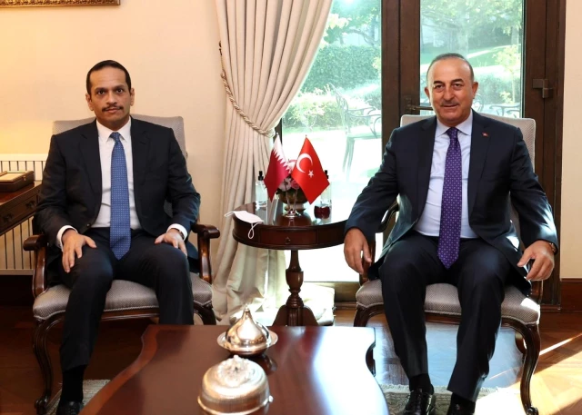 Son dakika haber: Bakan Çavuşoğlu, Katarlı mevkidaşı Al Thani ile görüştü