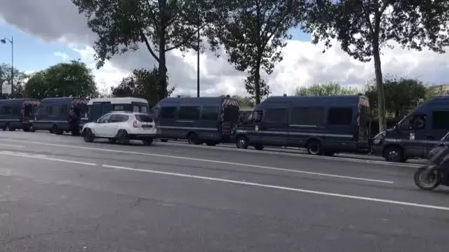 Son dakika haber... Evsizlerin barınma vaadiyle tahliyesi ve gözaltı merkezlerine götürülmesi protesto edildi