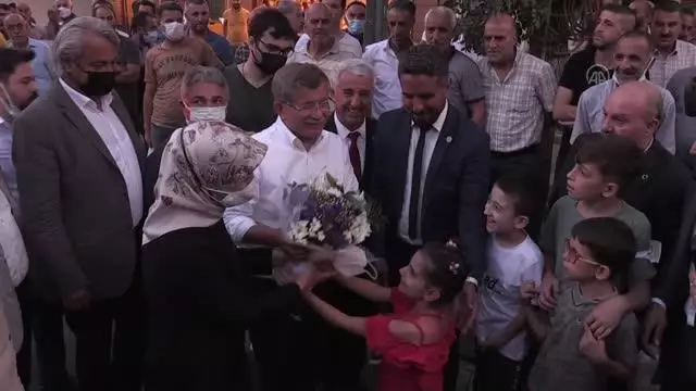 Gelecek Partisi Genel Başkanı Davutoğlu, partisinin il başkanlığını açtı
