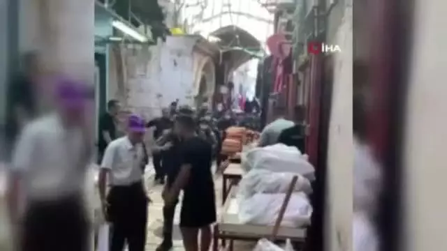 Son dakika haberi | İsrail askerleri, Mescid-i Aksa'nın önünde bir Filistinliyi yaraladıMescid-i Aksa'nın kapıları kapatıldı
