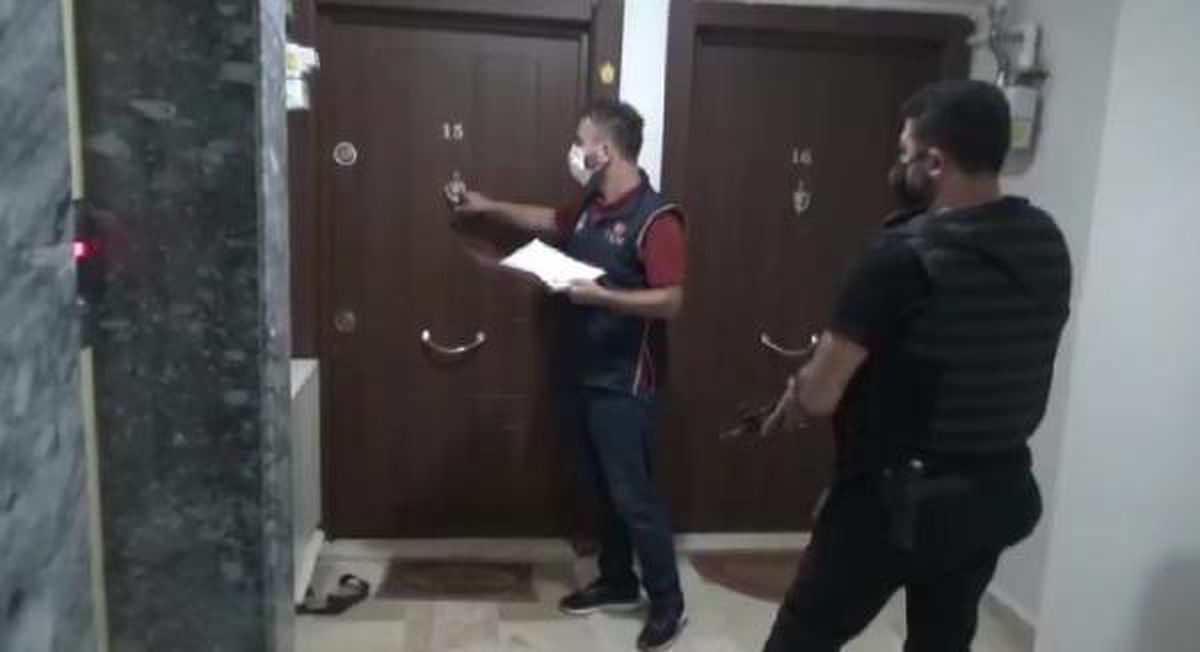 Son dakika haber: İSTANBUL MERKEZLİ 4 İLDE 'ARAP EMRAH' ÇETESİNE YAPILAN OPERASYON KAMERADA; 23 ŞÜPHELİ GÖZALTINDA