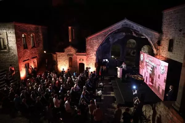 KIZLAR MANASTIRI, PİYANO RESİTALİYLE ZİYARETE AÇILDI