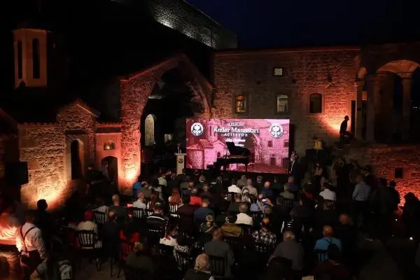 KIZLAR MANASTIRI, PİYANO RESİTALİYLE ZİYARETE AÇILDI