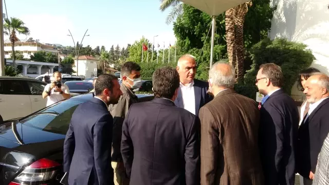 Kültür ve Turizm Bakanı Ersoy, Marmaris'te turizmciler ile bir araya geldi